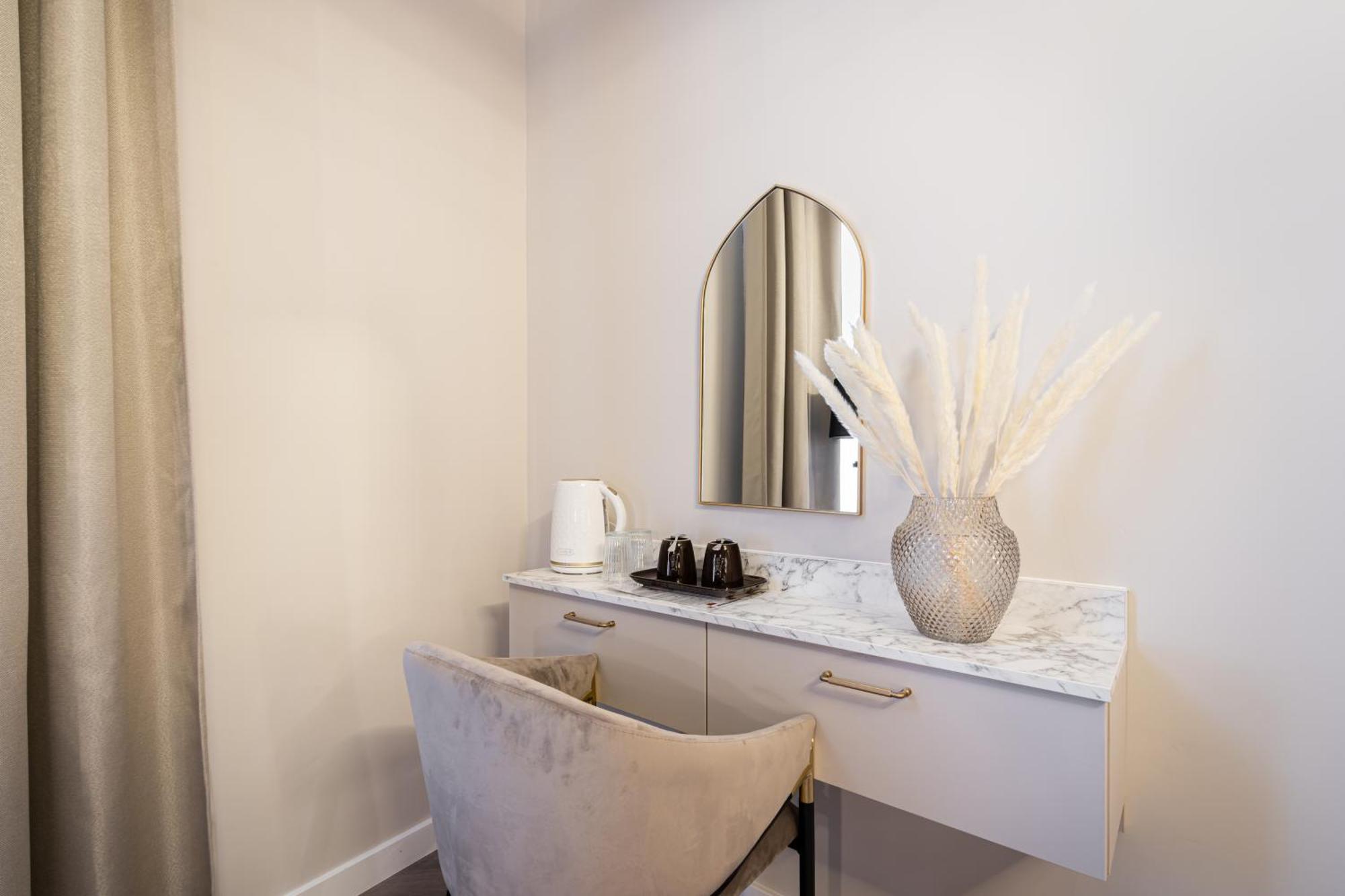 Timeless Boutique Suites By Bqa Budapest Eksteriør billede